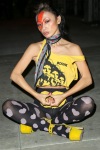 Bai Lingwearing fashion pantyhose and yellow shoes