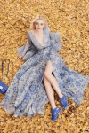 Dakota Fanning's legs in autumn