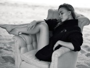 Lily-Rose Depp posing her bared legs