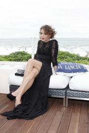 Noomi Rapace's legs