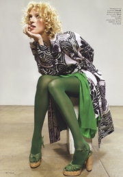 Uma Thurman wearing green pantyhose