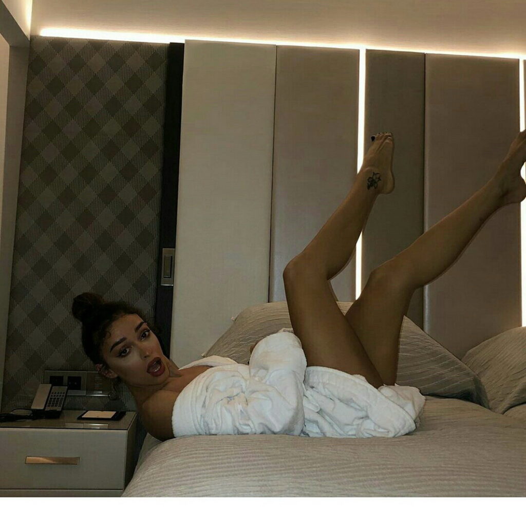 Eleni Foureira's legs and feet